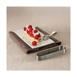 Cercle perforé forme Oblong 14,5 x 3,5 cm de L'école Valrhona par De Buyer