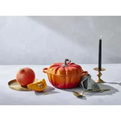 Cocotte en Fonte Citrouille 24 cm Volcanique Le Creuset