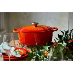 Cocotte en fonte Ovale 33 cm Volcanique Le Creuset Signature
