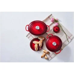 Cocotte en Fonte Ovale 27 cm Cerise Le Creuset Signature