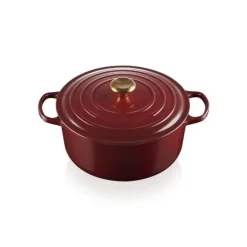 Cocotte en Fonte Ronde 28 cm Garnet Bouton Doré Le Creuset Signature