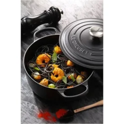 Cocotte en fonte Ronde 24 cm Noir mat Le Creuset Signature
