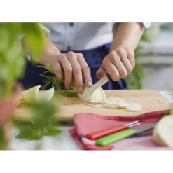 Coffret 2 Couteaux de Cuisine et un Eplucheur Les Essentiels + Opinel