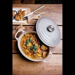 FIN DE SERIE Cocotte en fonte Ovale 29 cm Mist Grey Le Creuset Signature