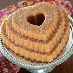 Moule à Gâteau Bundt Cœur 3 Étages Toffee Nordic Ware