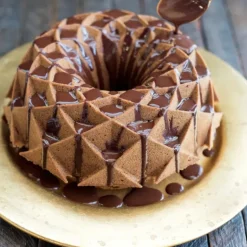 Moule à Gâteau Bundt Jubilee Gold Nordic Ware
