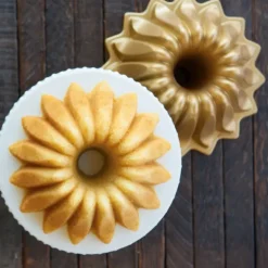 Moule à Gâteau Bundt Lotus Gold Nordic Ware
