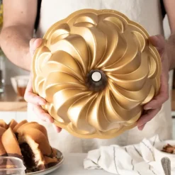 Moule à Gâteau Bundt Pirouette Gold Nordic Ware