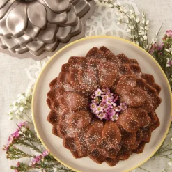 Moule à Gâteau Bundt Pétales de Fleur Toffee Nordic Ware