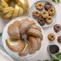 Moule à Gâteau Bundt Torsadé Gold Nordic Ware