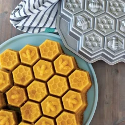 Moule à Gâteau Nid d'Abeilles Toffee Nordic Ware