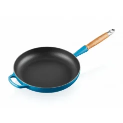Poêle en Fonte 28 cm Azur avec Manche en Bois Le Creuset Signature