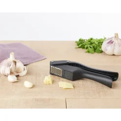Presse et Tranche Ail Noir Mastrad